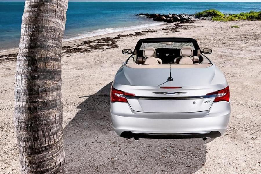  Chrysler 200 Convertible 2012 года  (фото 2 из 11)